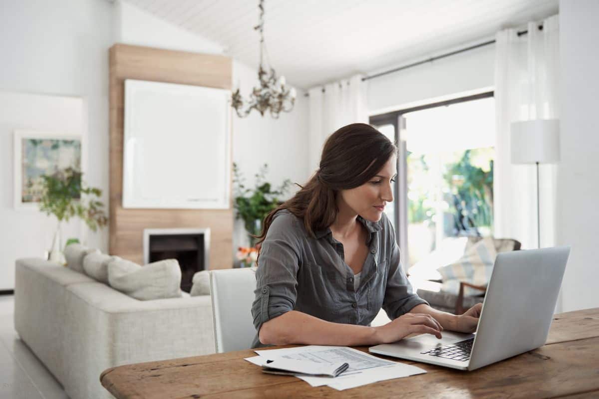 Decluttering and the Transition to Remote Work: Creating a Productive Space at Home
