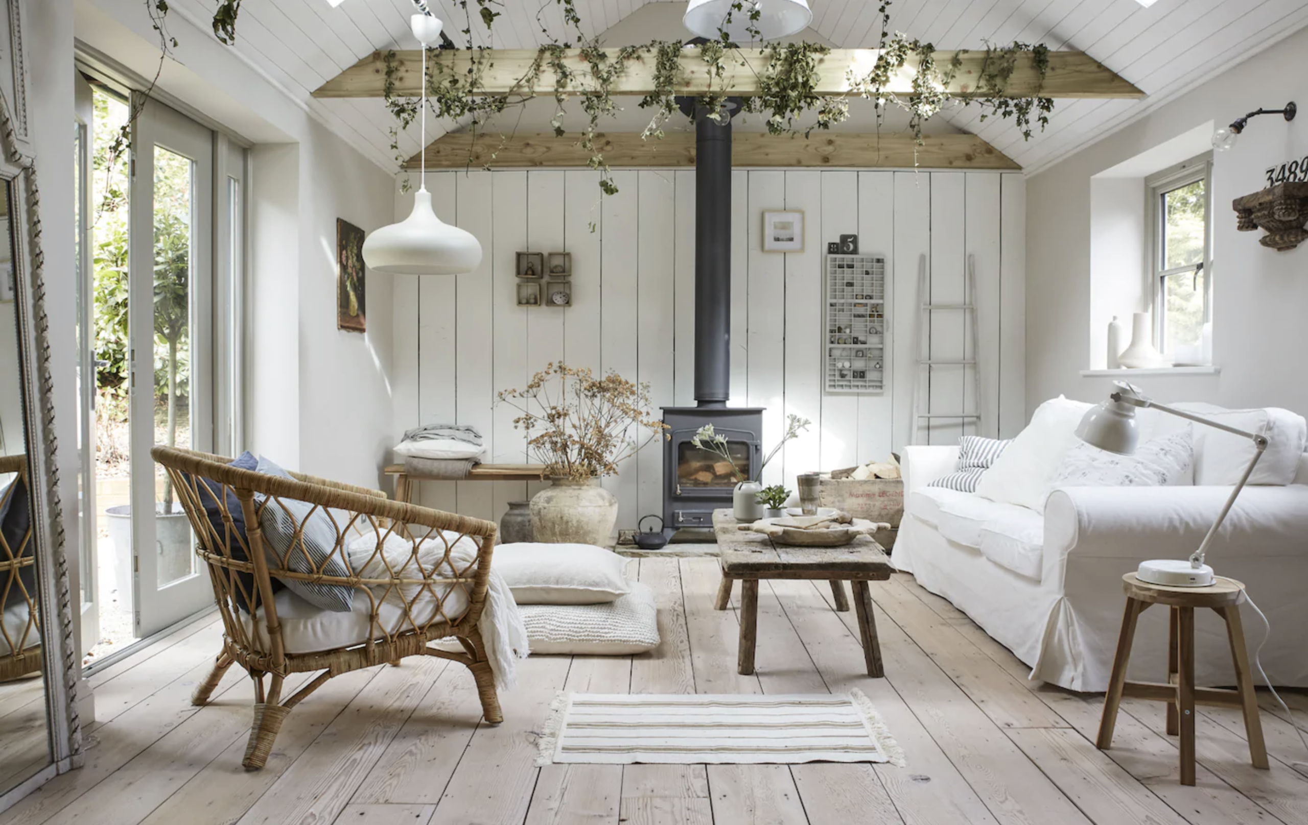 The Importance of Lighting in Minimalist Design: Creating Cozy and Organized Spaces